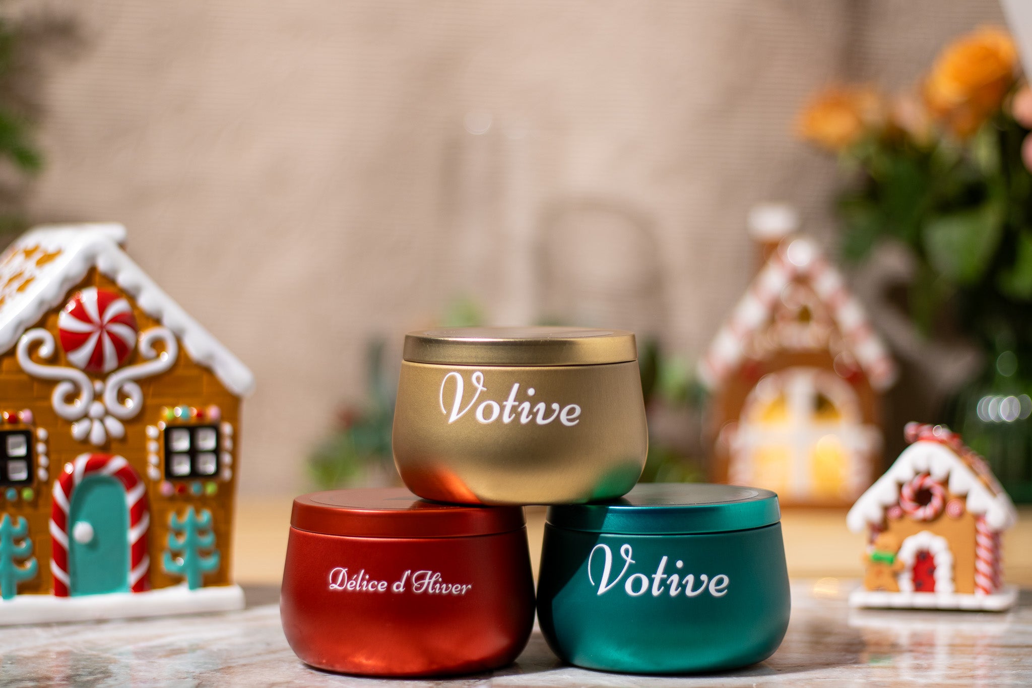 Lumânare artizanală Délice D'Hiver, cu parfum de sărbători și design unic.