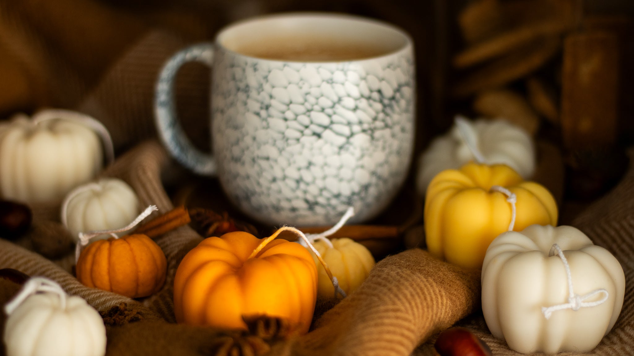 Lumânare parfumată Special Pumpkin din ceară de soia, perfectă pentru decor de toamnă și Halloween