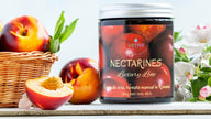 Lumânări parfumate Nectarines cu aromă de fructe coapte și zemoase.