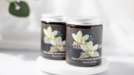 Detaliu al lumânării parfumate Vanilla Dream cu note de vanilie bourbon și caramel